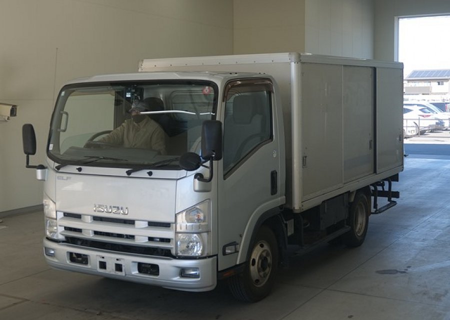 ISUZU ELF BOTTLE CARRIER TRUCK