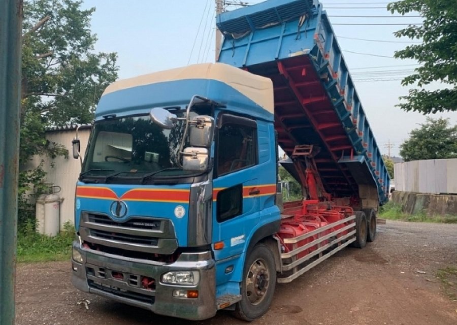 NISSAN DIESEL LONG DUMP TRUCK - 2005